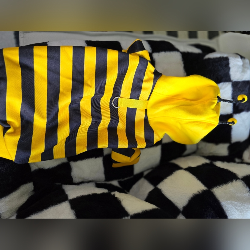 Bee Cat or Dog Halloween Costume. REFERto photos for sizes.